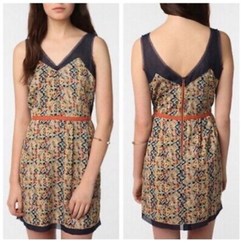 Anthro Staring at Stars Floral Dress Mesh Trim V Neck Zip Back Size 4